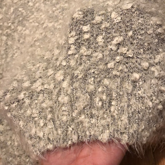 🍂cozy and fuzzy sweater!! - Picture 5 of 6